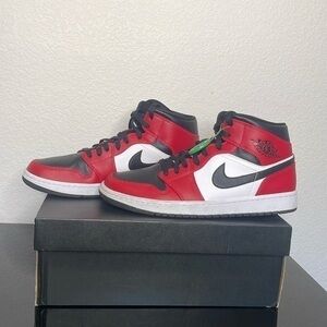 Nike Air Jordan 1 Mid ‘Chicago Black Toe’